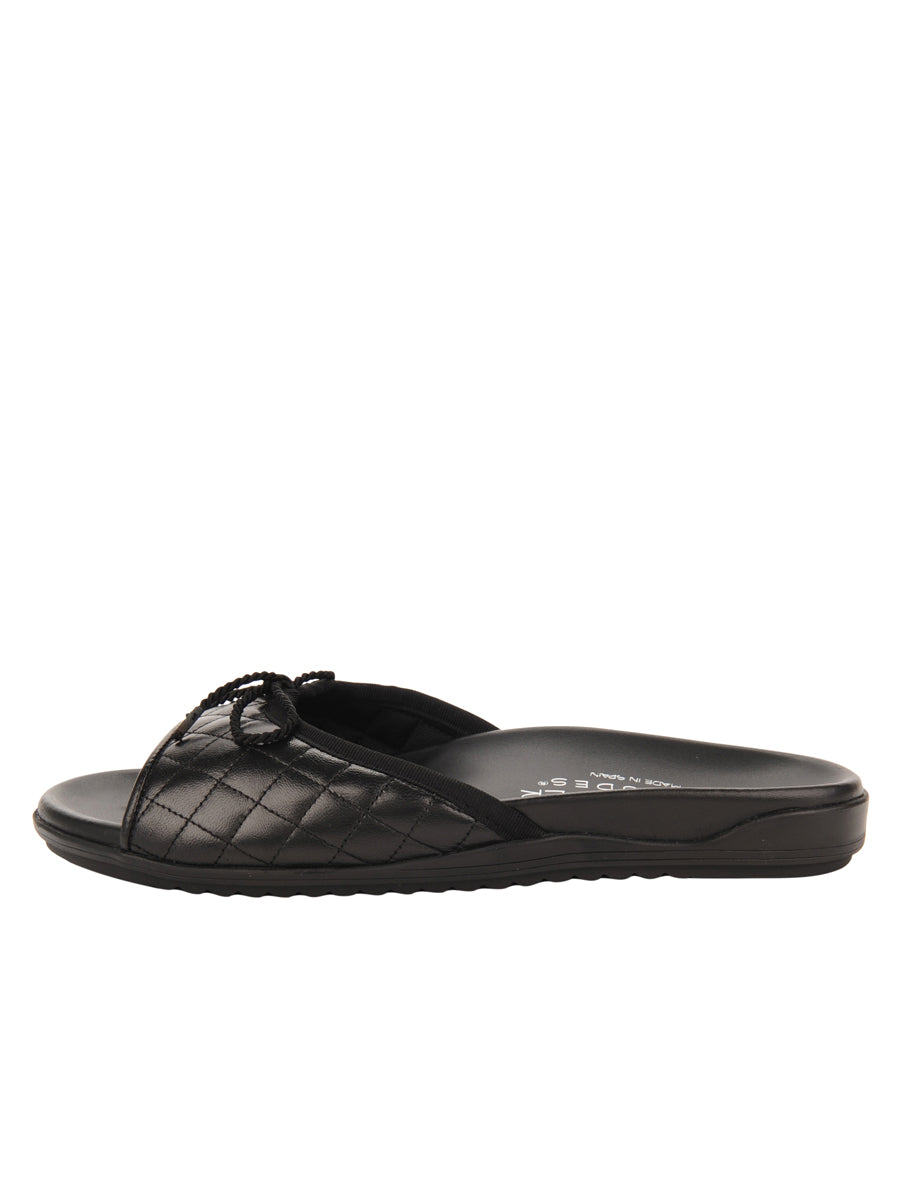 Win Quilted Sandal